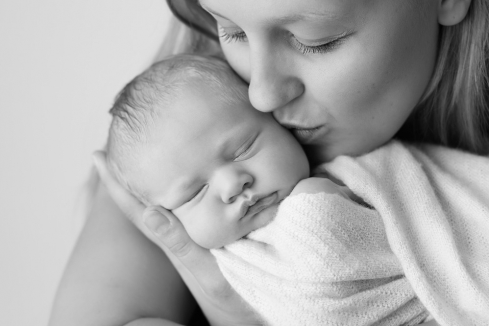 mum-baby-newborn-brisbane-photos(pp_w980_h653)