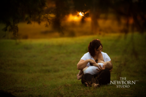 outdoor breastfeeding photographer