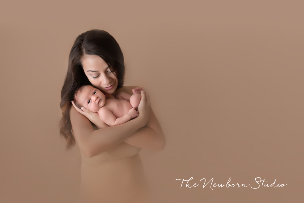 newborn baby mother studio