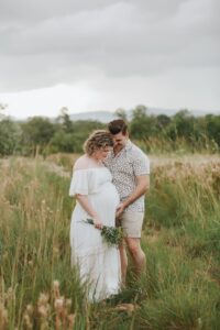 maternity photo shoot outdoors